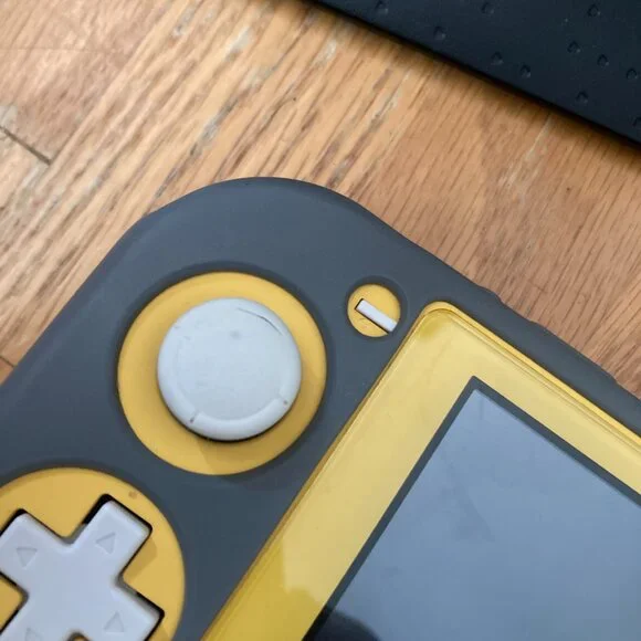 Nintendo Switch Lite & Insignia Protection Kit - Picture 5 of 12